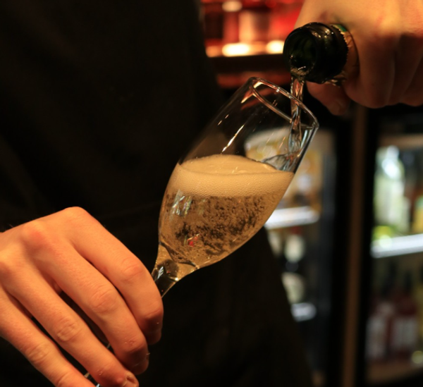 Dinner, Bed, Breakfast & Fizz for 2