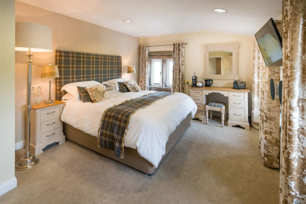 Dinner, Bed and Breakfast for Two - 2 Night Stay